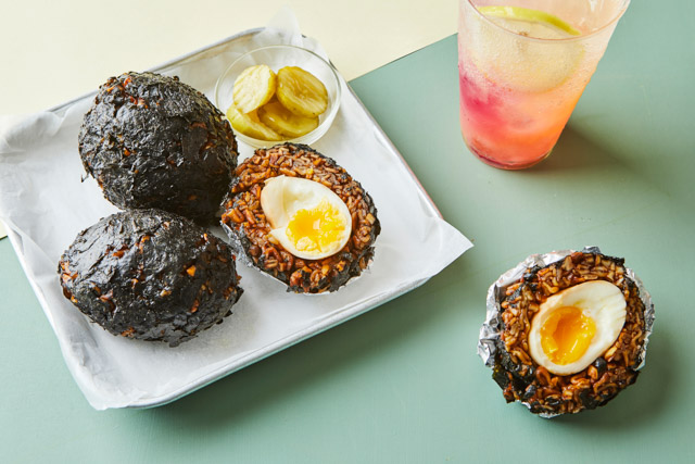 Cơm nắm mì tương đen – Biến tấu cơm nắm ngon khó cưỡng